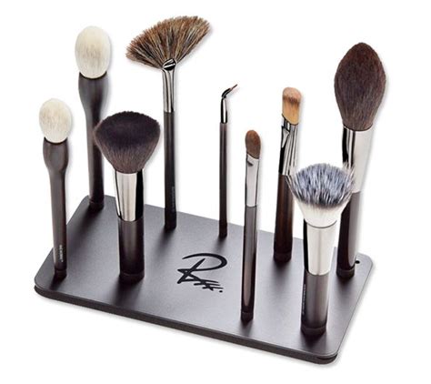 Matic Magnet Makeup Brushes: The Key to a Flawless Base